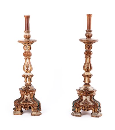 Coppia di torciere in legno laccato e dorato, XVIII secolo