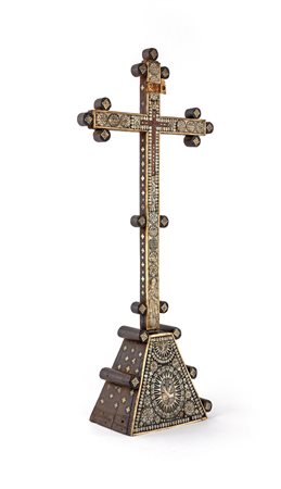 Crocifisso da altare in legno e madreperla, metà del XIX secolo