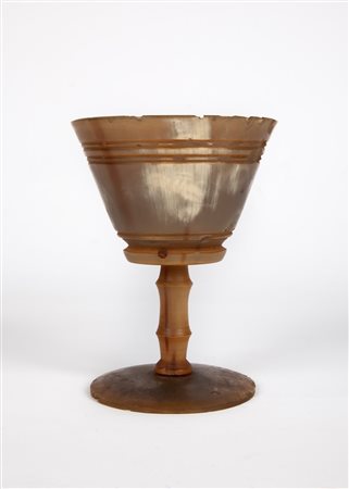 Antico calice in corno