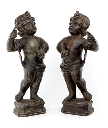 Coppia di putti in bronzo patinato