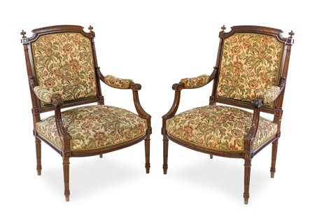 Coppia di poltrone in noce, XIX secolo