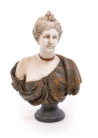 Busto femminile in marmi vari, XX secolo