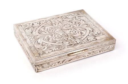 Scatola da tavolo in legno rivestita in argento 800