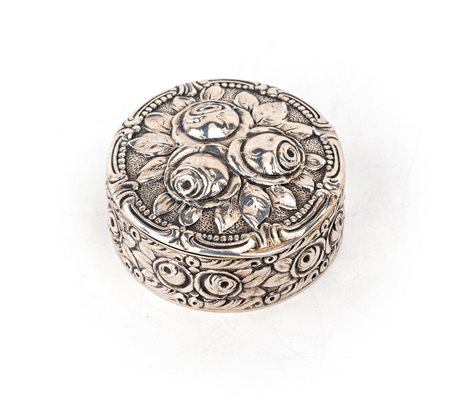 Portapillole in argento, Germania, epoca Liberty