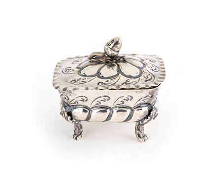 Piccola scatola in argento 800/1000, Milano, fine del XIX/inizi del XX secolo, argentiere Miracoli & c.