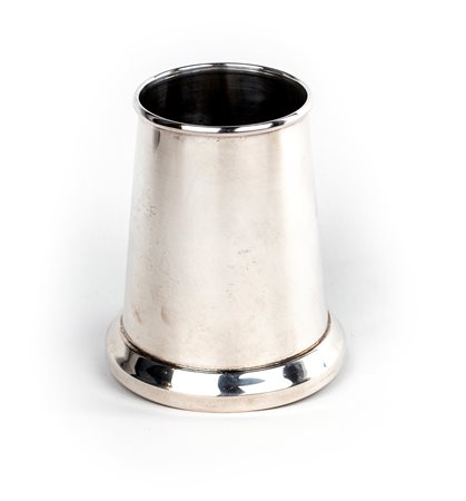 Bicchiere portapenne in argento 800, argentiere Greggio