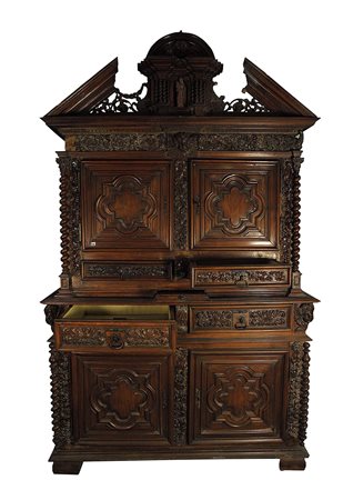 CREDENZA IN STILE ENRICO II XVIII secolo con ampi rimaneggiamenti successivi...