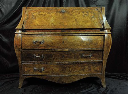 RIBALTA AD URNA Emilia (Modena?), 1730-1750 Noce lastronato in radica di noce...