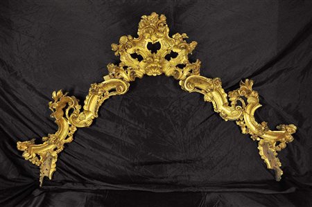 CAPOLETTO O TERMINALE DI SPECCHIERA Italia, XVIII secolo Legno intagliato...