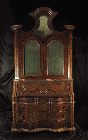 TRUMEAU IN DUE PEZZI CON CIMASA A TIMPANO Lombardia (?), metà del XVIII...