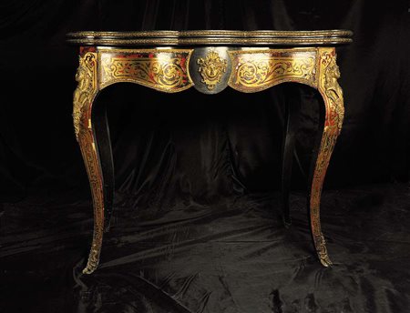 TAVOLO DA GIOCO PLACCATO BOULLE IN STILE LUIGI XV Produzione francese, XIX...