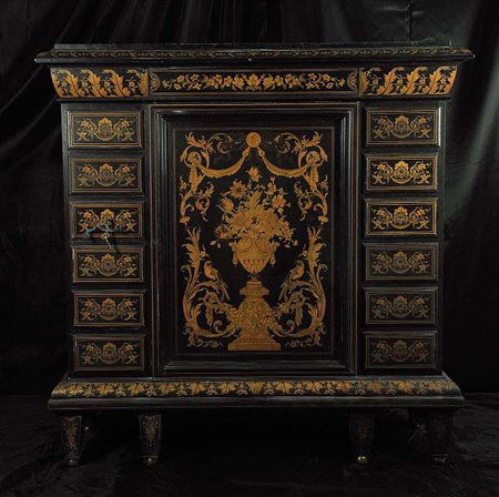 SETTIMINO CON TEMA FLOREALE Produzione olandese, XIX secolo Legno dipinto e...