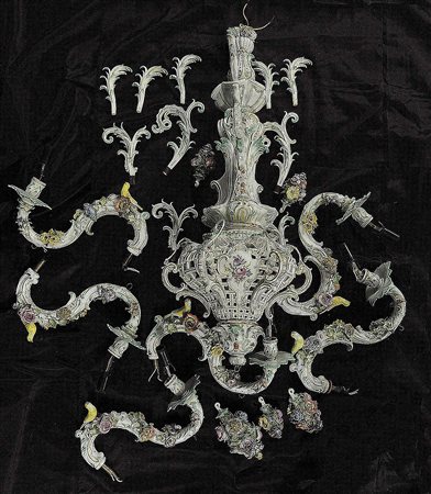 LAMPADARIO A PIÙ COLORI CON DECORO FLOREALE Porcellana Corpo centrale: 78x30...