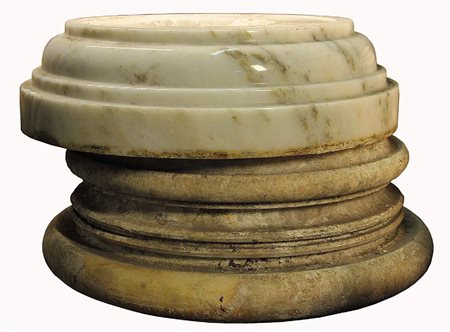 CINQUE BASI IN MARMO Marmo, produzione recente Base con profilo convesso:...