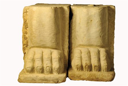 ZAMPE. PARTE DI DECORAZIONE FRONTALE Produzione moderna (?) Marmo, 65x26x40...