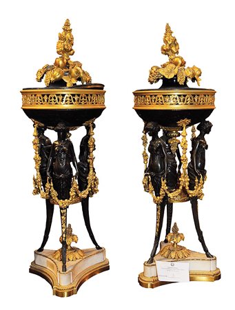 COPPIA DI BRUCIAPROFUMI IN STILE I IMPERO Bronzo dorato e fucinato e altri...