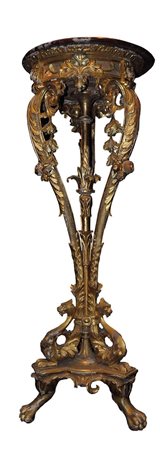 GUÉRIDON IN STILE LUIGI XV Legno dorato, marmo rosso di Francia 134x50 cm....