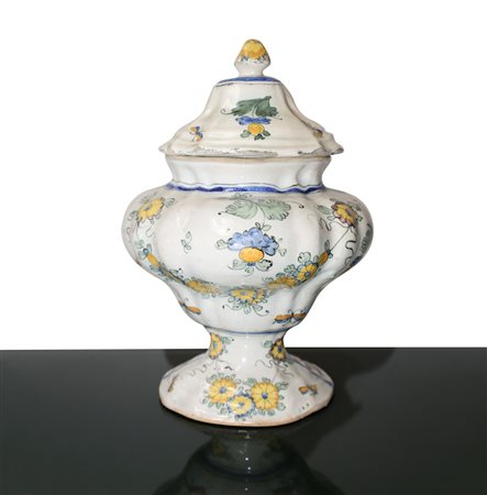 Vaso a potiche in maiolica di Cerreto, Sannita., 1742