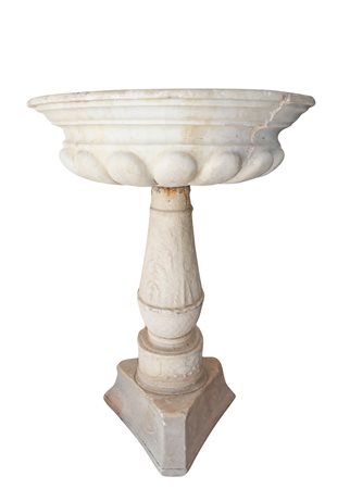 Acquasantiera in marmo bianco, XVII Secolo