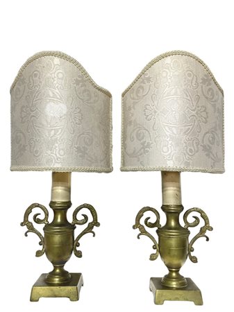 Coppia di piccoli lumi in bronzo dorato a forma di anfore, con ventole, nineteen° Secolo