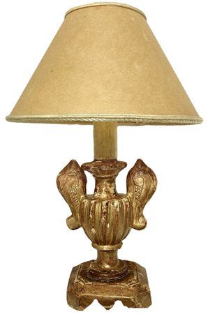 Piccolo lume con base in legno dorato a forma di anfora con paralume, nineteen° Secolo