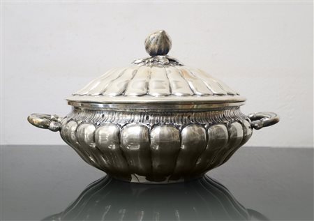 Zuppiera con manici in argento 800, inizi 20° Secolo