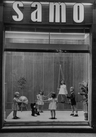 Eugenio Bronzetti (1906-1997)  - Palermo, vetrina della SAMO con giocattoli, 1950s