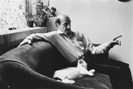 Edouard Boubat (1923-1999)  - Autoportrait au chat, New York, 1989