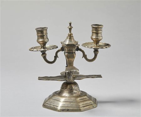 Candeliere a due fiamme 