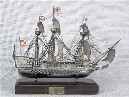 Riproduzione di un modello di Galion Argento 800 Alta 27,5 cm con basamento,...