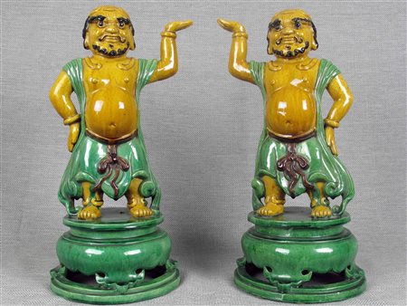 Cina (prima metà del XX secolo) Coppia di servitori Ceramica smaltata Altezza...