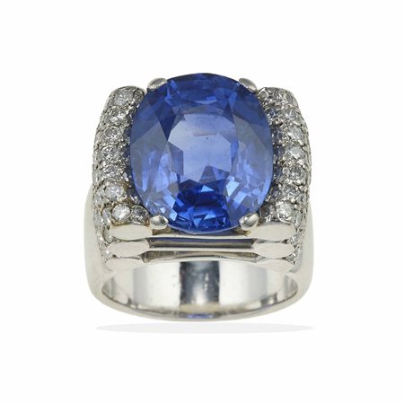 Anello con zaffiro Ceylon di ct 15.00 circa