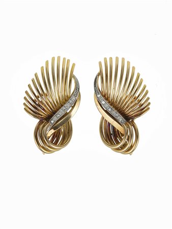 Orecchini con piccoli diamanti