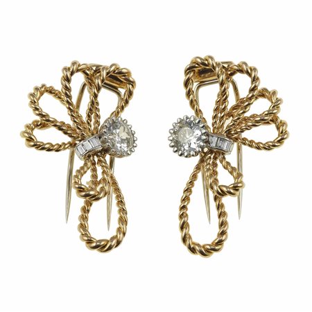 Faraone. Coppia di clips con diamanti di vecchio taglio per ct 3.80 circa