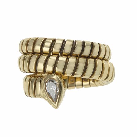 Bulgari. Anello con diamante taglio goccia