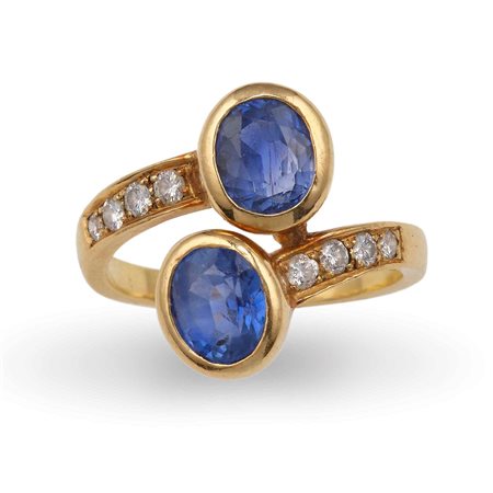 Anello contrarié con due zaffiri probabile Sri Lanka per ct 1.60 circa e piccoli diamanti