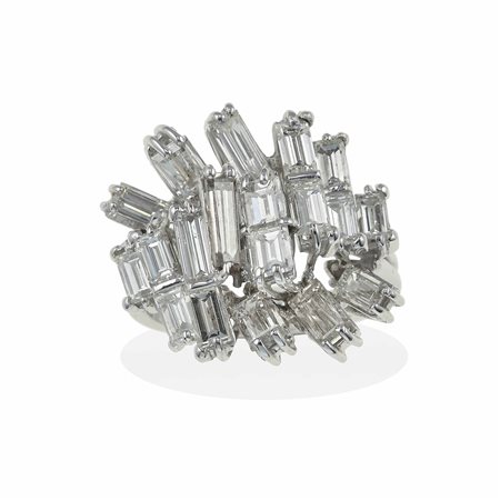 Anello con diamanti taglio baguette