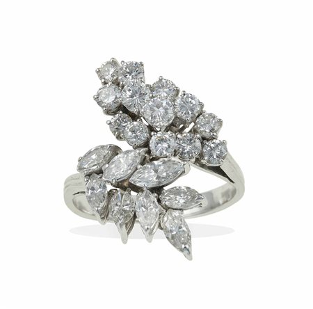 Anello con diamanti taglio navette e diamanti taglio brillante