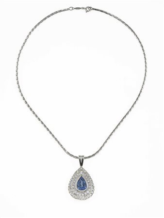 Pendente con zaffiro Sri Lanka di ct 6.60 circa e diamanti