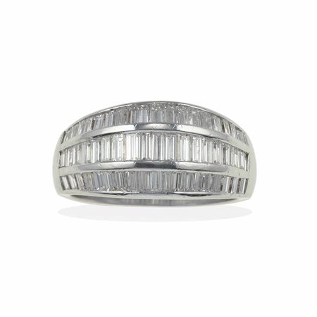 Anello con diamanti taglio baguette