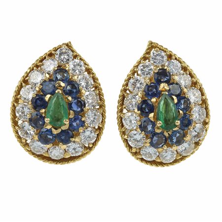 Cusi. Orecchini con diamanti, zaffiri e smeraldi