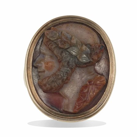 Anello con cammeo, gemma doppio strato, raffigurante un imperatore con barba e corona d'alloro