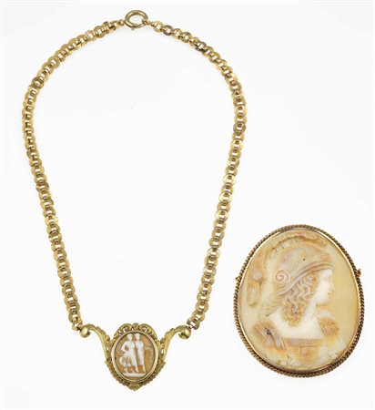 Lotto composto da spilla e girocollo con cammeo su conchiglia