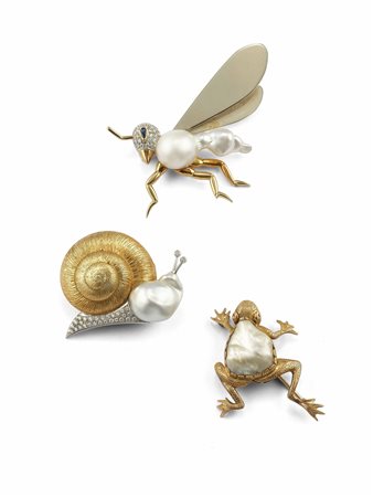 Lotto composto da tre spille con perle e diamanti