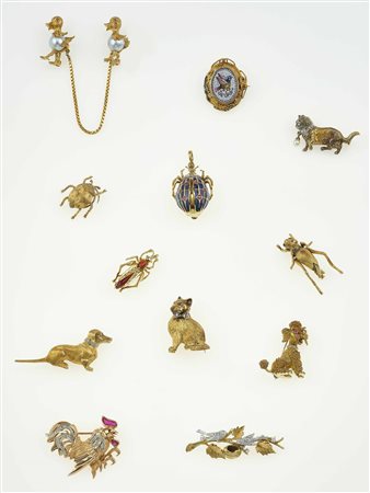 Lotto composto da 12 spille con diamanti, smalti, gemme e perle