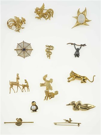 Lotto composto da 13 spille con diamanti, smalti e gemme multicolor