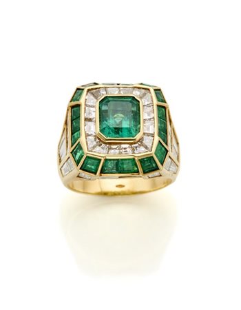 Anello oro giallo e diamanti tapered, a trapezio e baguette per complessivi ct.