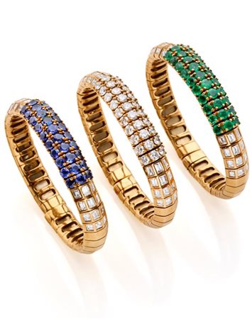 PEDERZANI
Tre bangle in oro giallo e diamanti baguette rifiniti uno con smerald