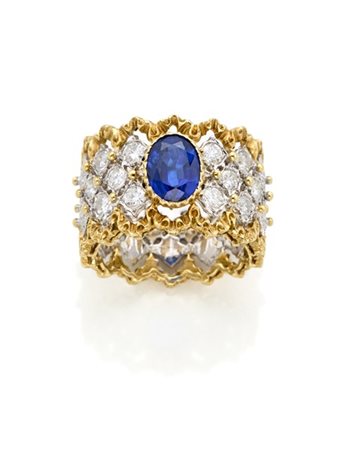 BUCCELLATI
Anello in oro bianco e giallo cesellato con diamanti per complessivi