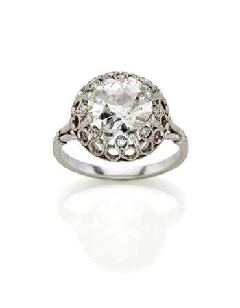 Anello in platino con diamante rotondo di ct. 2,50 circa rifinito con diamanti